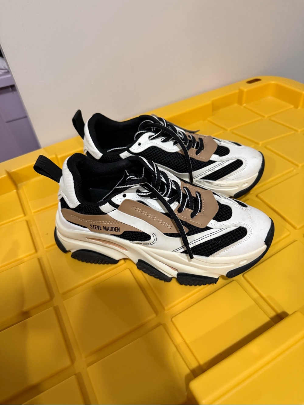 Steve Madden women White Black & Brown Trendy Chunky Sneakers